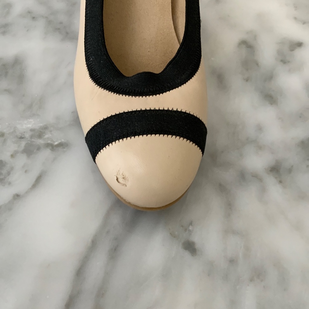 Stuart Weizman Beige With Black Trim 9 M - image 6